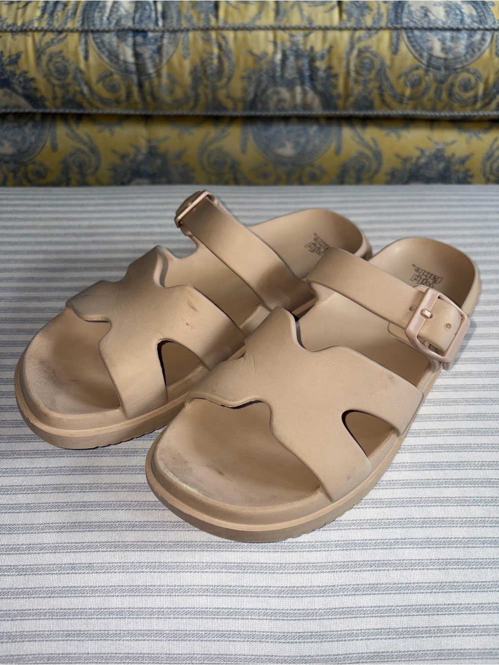 🔥 SALE! 5 for $20 🛍️ wild fable Neutral Tan Slip-On Buckle Sandals